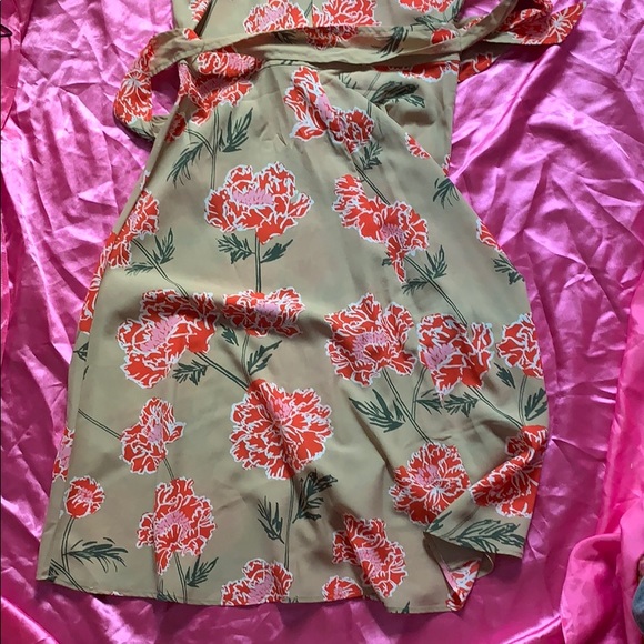 Women’s Cute Tan Flowery Dress - Picture 7 of 7